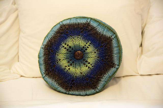 F699 Palm Leaf Pillow by Anita Closic  *Plymouth Pattern*