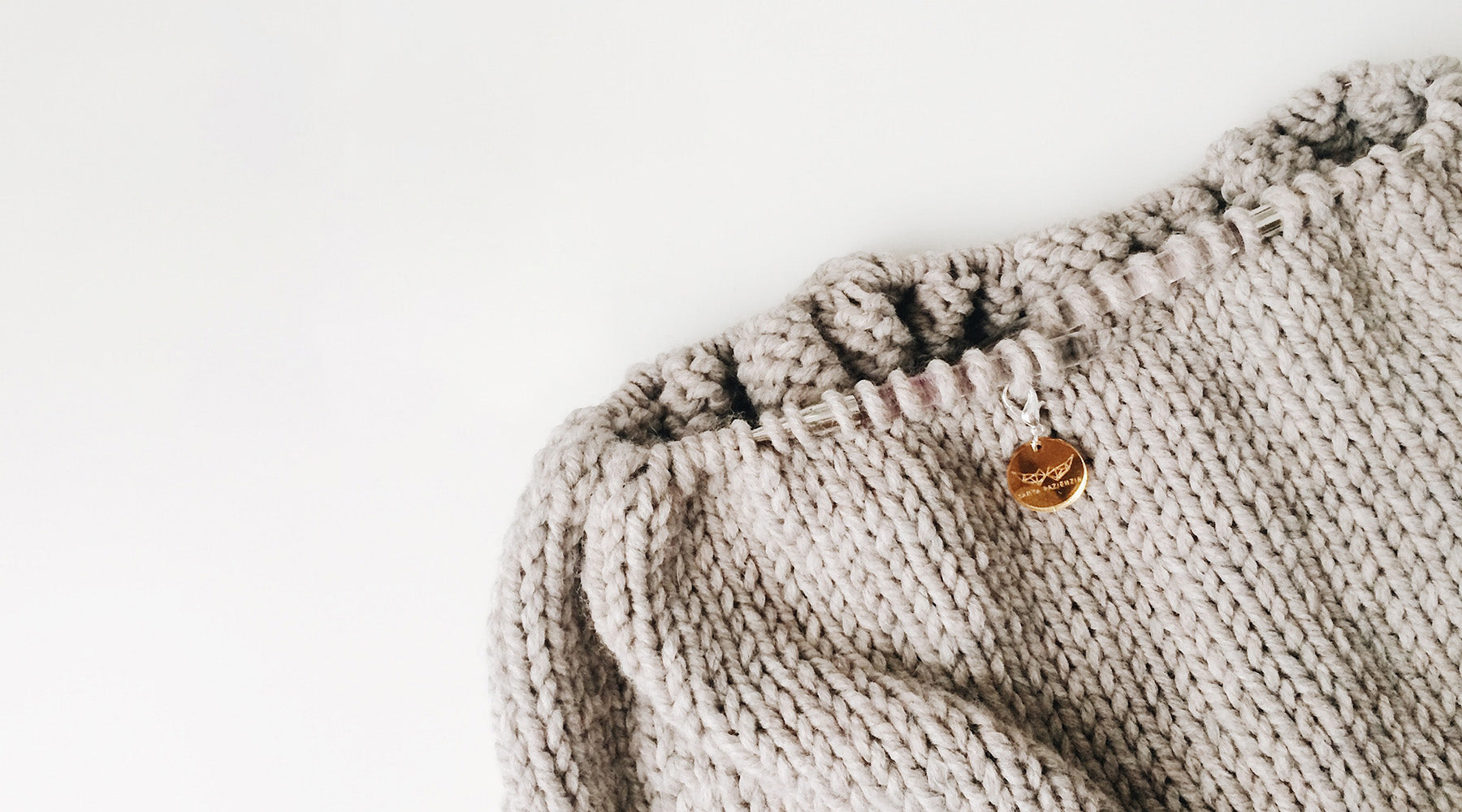 How to Avoid Rolled Edges With Your Knitting Projects