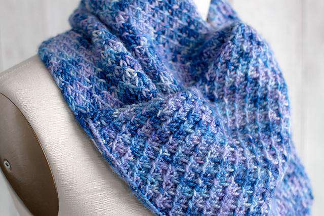 Racimo Cowl by Sarah Solomon-Patterns-Manos del Uruguay-Alpaca Direct