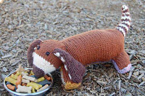 Stuffed Hound by Michael del Vecchio-Patterns-Universal Yarns-Alpaca Direct Main image