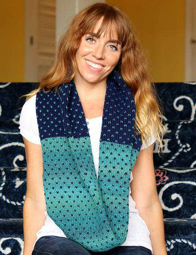 F747 Dotted Cowl by Vanessa Ewing  *Plymouth Pattern*