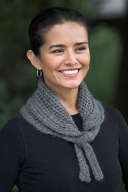 F411 Grande Glow Neck Scarf by Vanessa Ewing *Plymouth Pattern*-Patterns-Plymouth Yarn-Alpaca Direct
