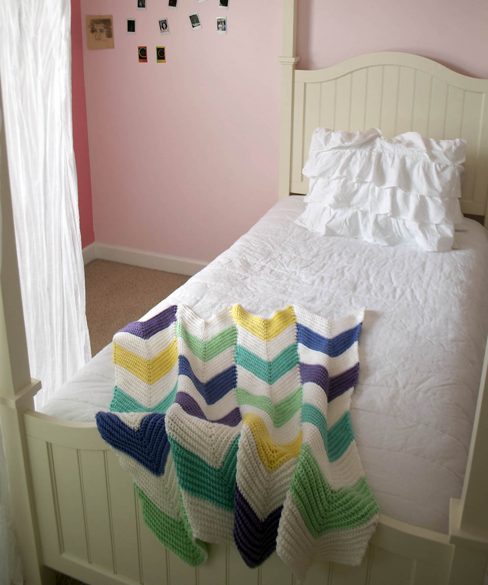 Flying V by Amy Gunderson-Patterns-Universal Yarns-Alpaca Direct