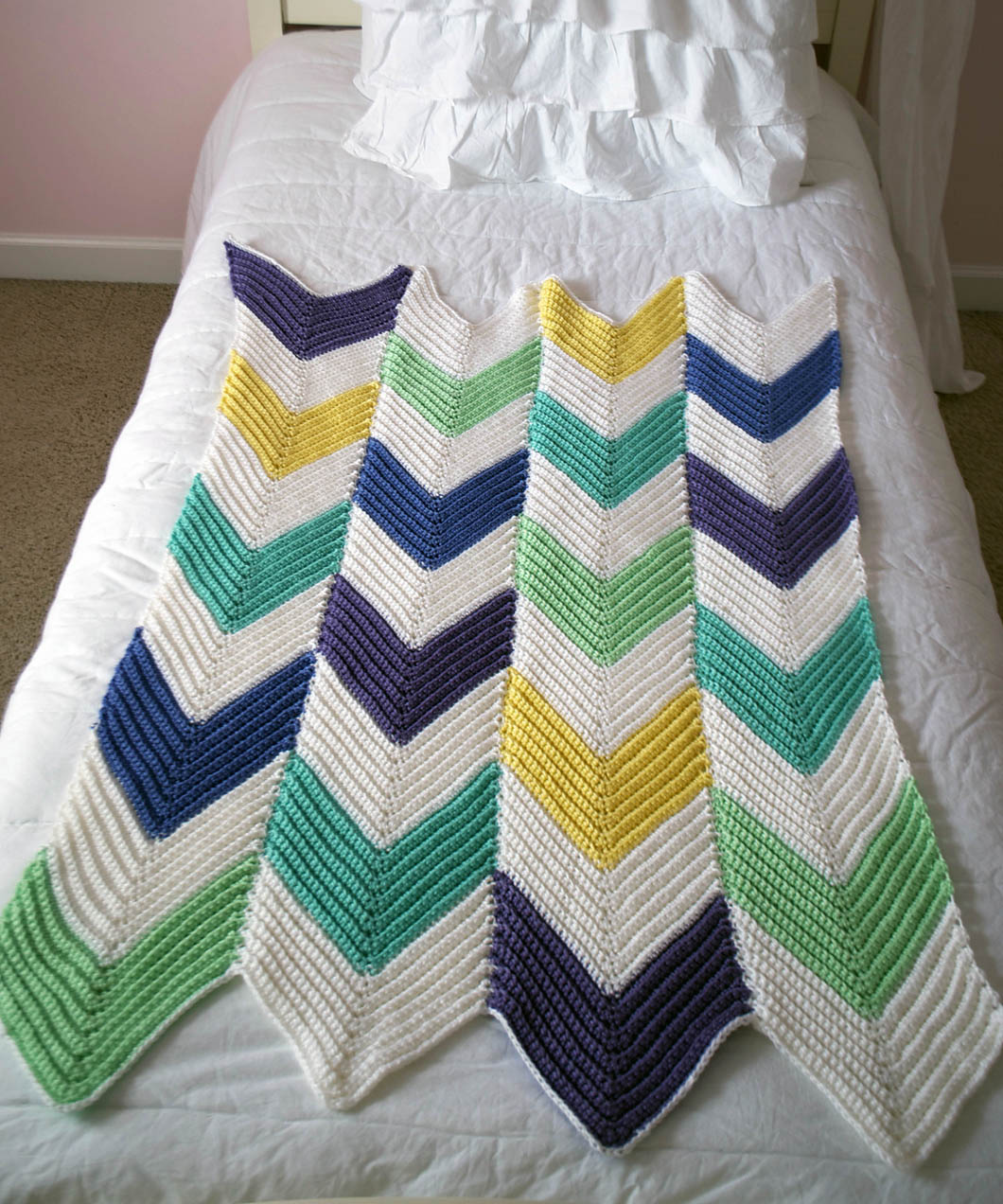 Flying V by Amy Gunderson-Patterns-Universal Yarns-Alpaca Direct