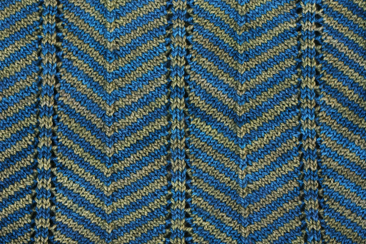 Zig-Zaggerate by Stephanie Shiman-Patterns-Frabjous Fibers-Alpaca Direct