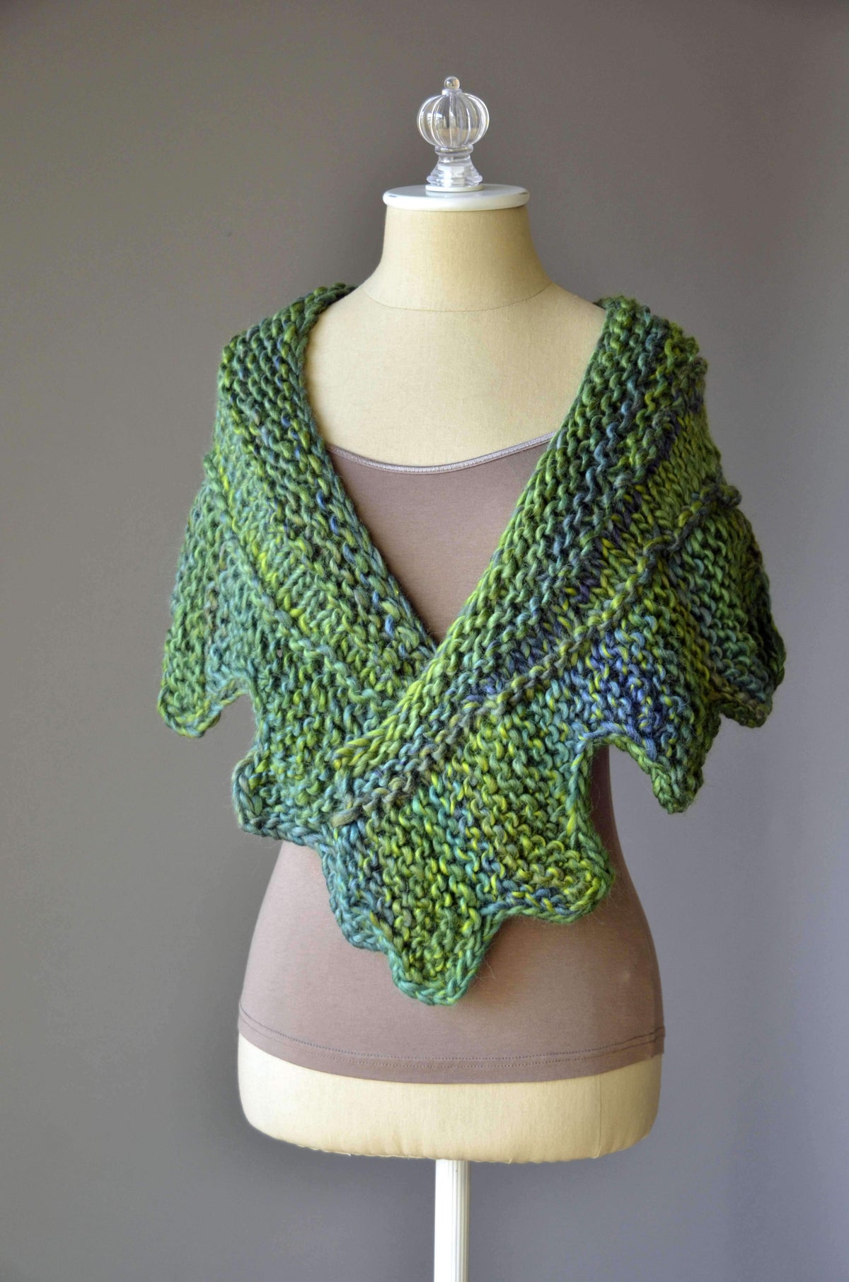 Cog Shawlette by Amy Gunderson-Patterns-Universal Yarns-Alpaca Direct Main image