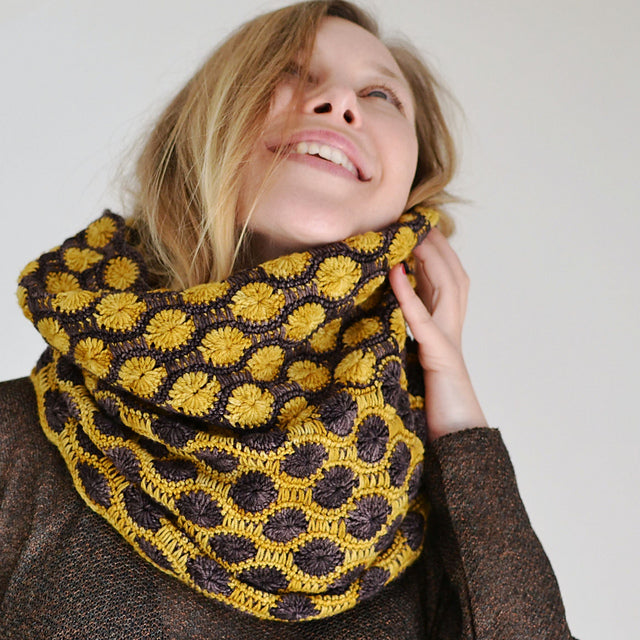 Giraffic Day Cowl by Lena Fedotova